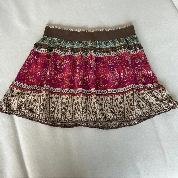 Women’s MUDD Y2K All Over Boho Mixed Print Flowy Knit Mini Skirt - Picture 3 of 6